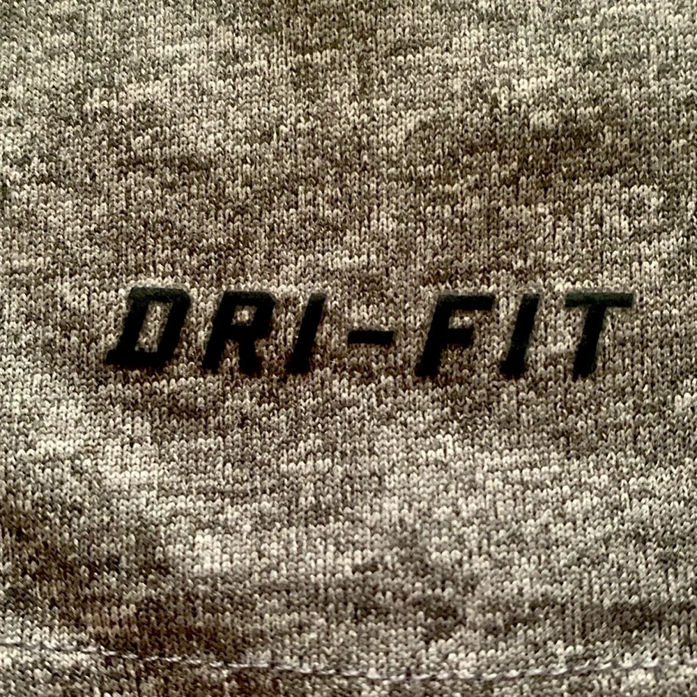 Nike Dri-Fit Grey Short sleeve shirt - Picture 4 of 5